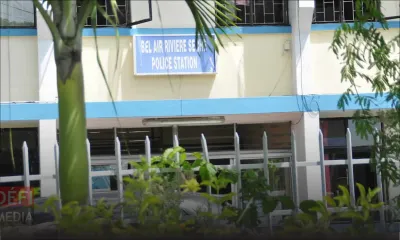 Déjà en liberté conditionnelle : un activiste politique arrêté pour attouchements sexuels