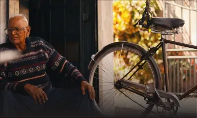 St-Paul, Phoenix : à 92 ans, il répare toujours des bicyclettes dans son atelier