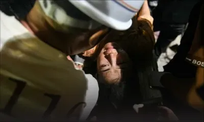 Trente heures après le séisme, une Birmane sortie vivante des décombres de son immeubles