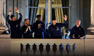 Mondial: les Bleus acclamés par la foule à la Concorde, les Argentins attendus à Buenos Aires