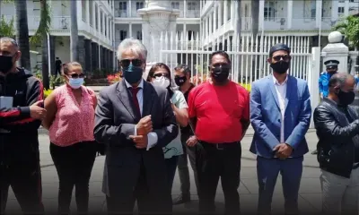 Manif symbolique devant le Parlement : « Ma suspension sera ‘allegedly’ enlevée le 30 novembre », avance Boolell