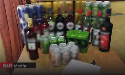 Sur son lieu de travail : Le vigile du supermarché vole des canettes de bière et des bouteilles de whisky