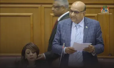 Pour avoir pincé la joue de Sandhya Boygah : le conseiller Chaumière interdit au Parlement