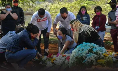 Virus : nouvelles restrictions en Europe, 150.000 morts au Brésil