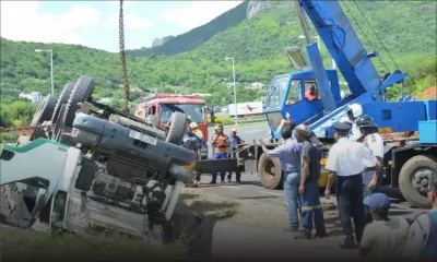 Montebello : un poids lourd se renverse, le chauffeur tué 