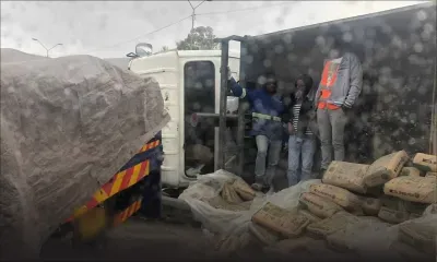 Pailles : un camion transportant du ciment se renverse 