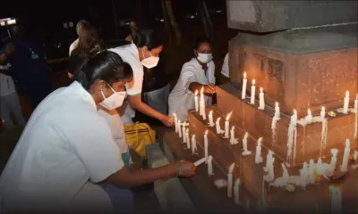 Devant l’hôpital du Nord : candlelight en hommage aux victimes de la Covid-19