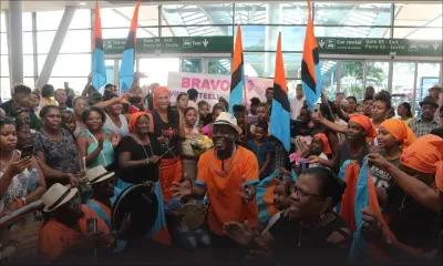 Séga tambour des Chagos à l’Unesco : la délégation mauricienne accueillie en héros à l’aéroport 