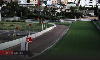 Un tube métallique découvert sur la piste du Champ de Mars : un cadre de People’s Turf PLC rapporte l’affaire à la police