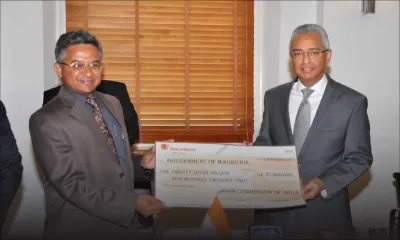 Metro Express : l’Inde remet un chèque de Rs 900 millions à Maurice