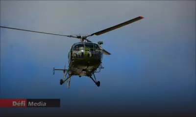 Des hélicoptères de la police sillonnent l’île