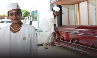 Christine Joorawon, employée chez Elie & Sons : «Je suis fière d’appartenir à l’équipe féminine  de porteurs de cercueil»