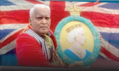 Hommage à la reine Elizabeth II : Distribution de pièces de monnaie au Victoria Urban Terminal