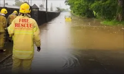 St-Jean : une voiture prise au piège par la montée des eaux, trois personnes secourues  