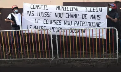 Hippisme - Rue Shakespeare : manif de l’activiste Raouf Khodabaccus