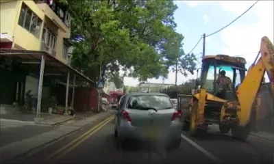 Le suspect s'enfuit à bord d'une «JCB»: les images de la folle course-poursuite 