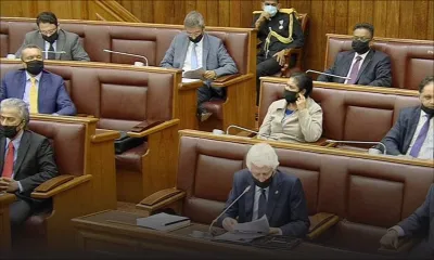Assemblée nationale : masque noir pour les députés de l’opposition en protestation à la présence d’Ivan Collendavelloo 