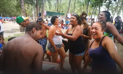 Un lundi de Pâques festif à la plage célébré en famille