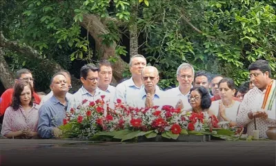 34e anniversaire de la mort de SSR : Ramgoolam et Duval participent à une cérémonie de dépôt de gerbes ; Boolell absent