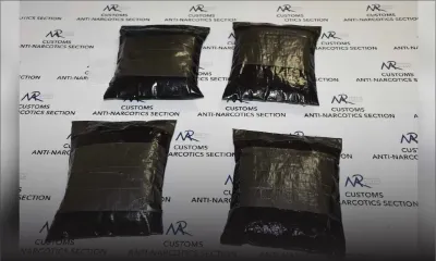 Saisie de Rs 43 millions d’héroïne à l’aéroport : deux bagagistes sous les verrous 