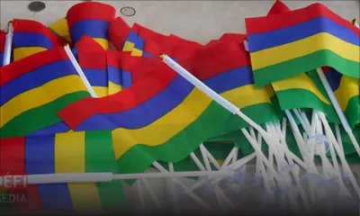 Lever du drapeau dans les écoles : Hymne national et discours du PM dans les salles de classe