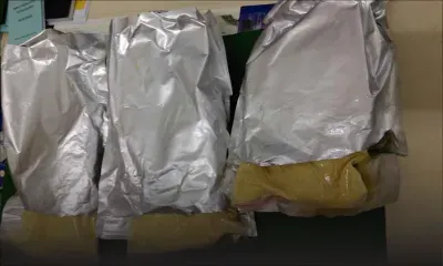 Saisie de drogue à l’aéroport : « C’est de l’oxyde de fer jaune pour faire des décorations », se défendent les deux suspects   