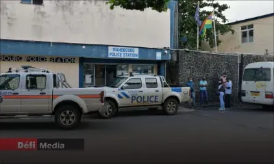 Foule hostile à Résidence La Chaux : deux véhicules de police endommagés, un policier blessé
