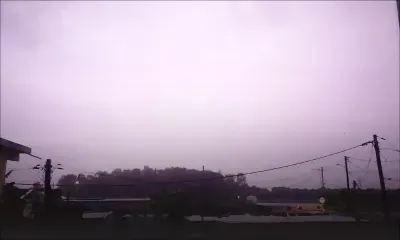 Alerte météo : un impressionnant éclair zèbre le ciel à Plaine-Magnien !