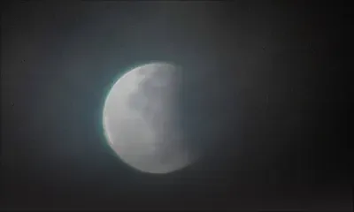 Eclipse partielle de la lune : beau spectacle malgré le ciel nuageux