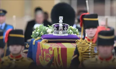 Le cercueil d'Elizabeth II quitte le palais de Buckingham pour d'ultimes adieux