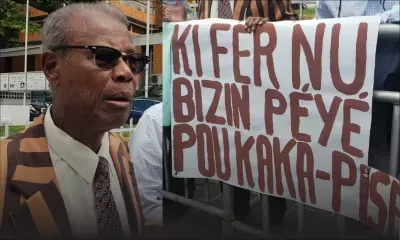 Port-Louis : une manif contre des toilettes payantes 