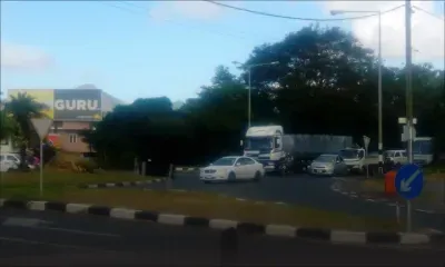 Riche-Terre : des boîtes de conserve provoquent un embouteillage monstre