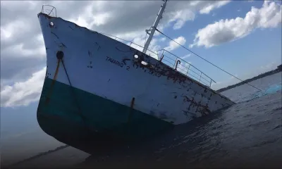 Trou-aux-Biches : une épave attire des curieux ; des pêcheurs parlent de présence de fioul