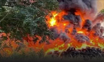 [En images] Des vieux pneus prennent feu et provoquent un impressionnant nuage de fumée