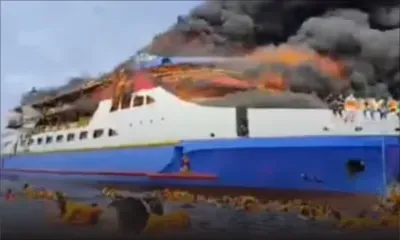 Indonésie : un ferry en feu, des passagers sautent à la mer pour survivre