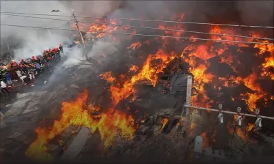 Bangladesh: un gigantesque incendie dévaste un marché aux vêtements de Dacca