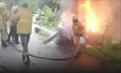 Anse Jonchée : une voiture entre en collision avec un bus et s’enflamme