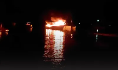 Grand-Baie : un bateau de pêche ravagé par les flammes