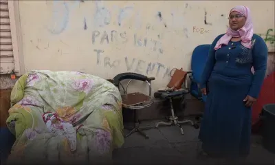 Expulsés de leur maison, un bébé d'un Expulsés  et sa famille à la rue