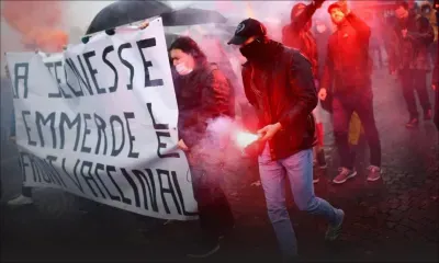 «Macron, on t'emmerde !» : net rebond en France des manifestations contre le pass vaccinal