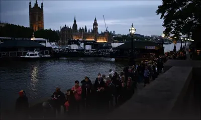 Patience et larmes pour un dernier salut à Elizabeth II