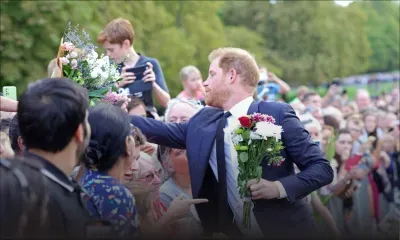 Le prince Harry rend hommage à Elizabeth II, sa "boussole"