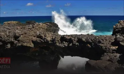 Cyclone Dumazile : l’avis de vents forts levé mais celui de fortes houles maintenu 