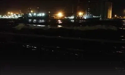 Caudan Waterfront : des vagues s'écrasent sur le parking