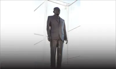 [EN IMAGES] Dévoilement de la statue de SAJ au Port-Louis Waterfront