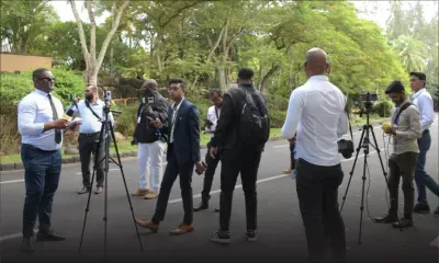 [En images] Visite de courtoisie du leader de l'opposition Lesjongard à Modi : la presse interdite d'accès 