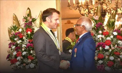 Visite officielle : Emmanuel Macron fait Grand Commander of the Order of the Star and Key of the Indian Ocean