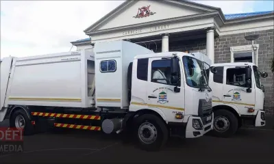 Deux camions-benne valant Rs 6 millions livrés à la mairie de Curepipe