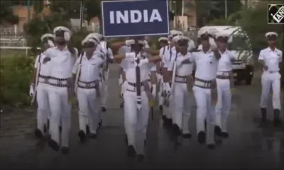 12-Mars : répétition de la police mauricienne et de la marine indienne sous une pluie battante au Champ de Mars