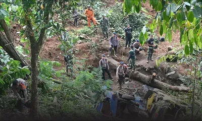 Les secours à la recherche de survivants après le séisme en Indonésie qui a fait 162 morts